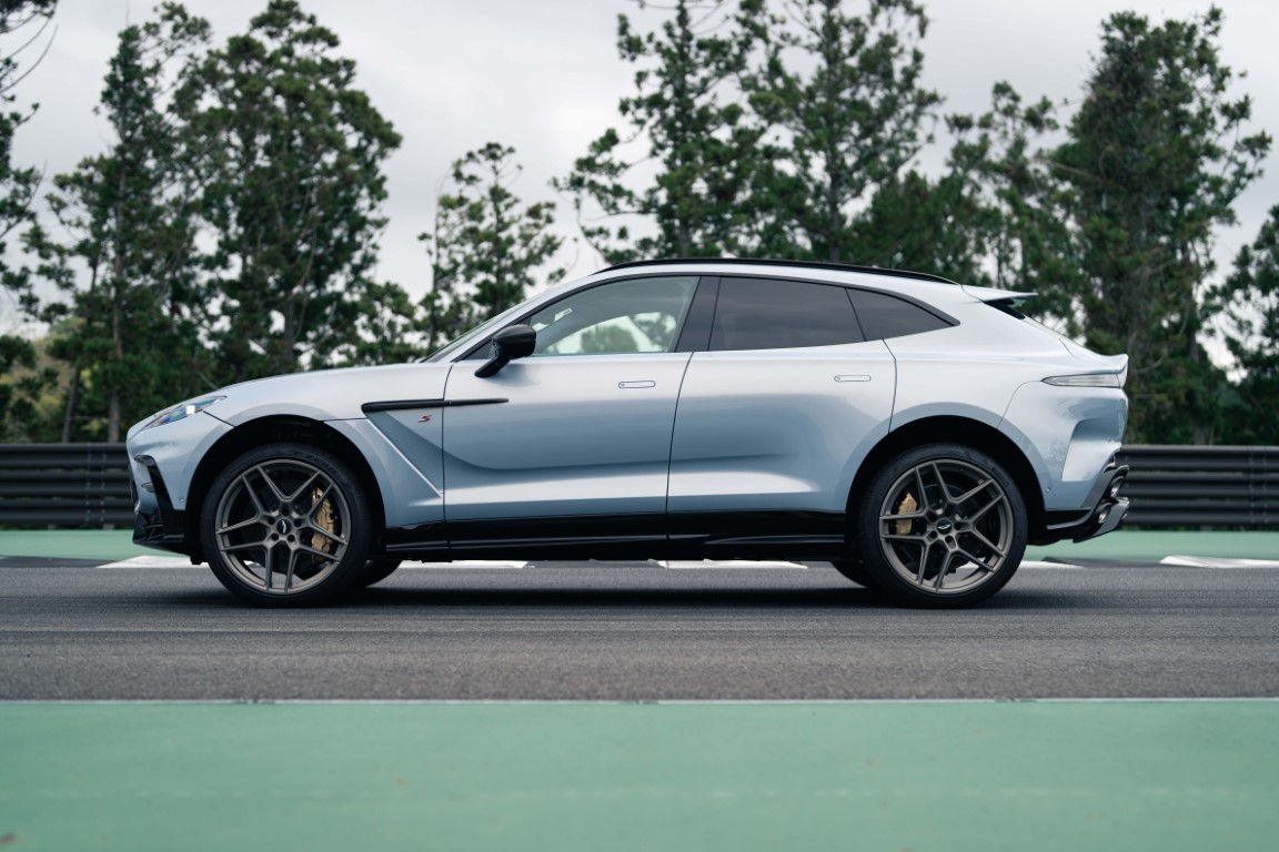 Aston Martin DBX S (Automatic)